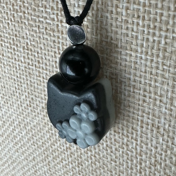 Tai Chi Stone Cat Head and Flowers Pendant with Onyx on Black Adjustable Rope - Picture 6 of 13